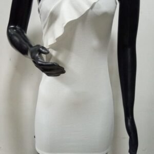 59312 VESTIDO DE CREPE VOLADO Y HOMBRO DESCUBIERTO | BELLUS